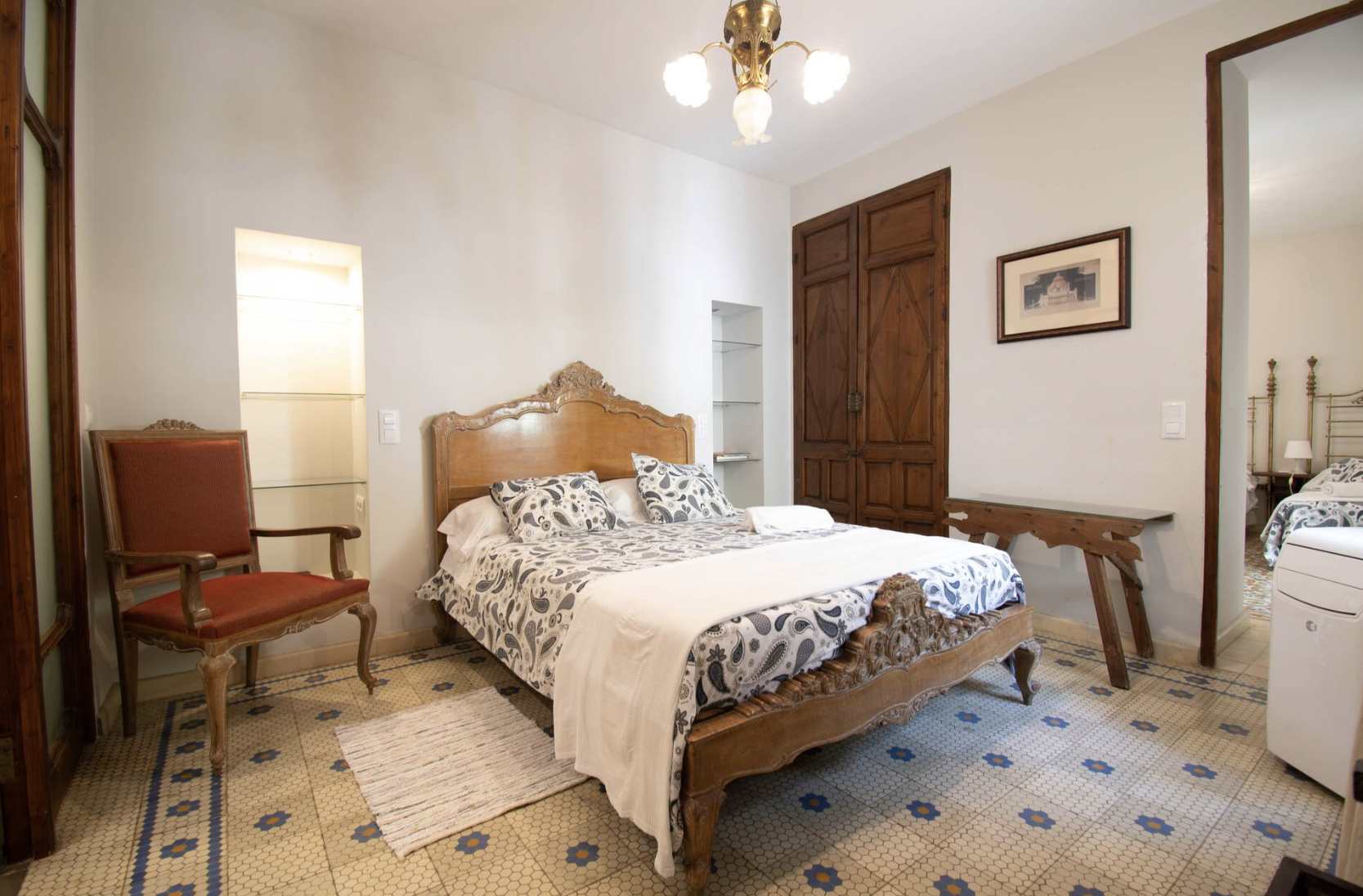 Heritage-Dbl-Bed-shared-bathroom