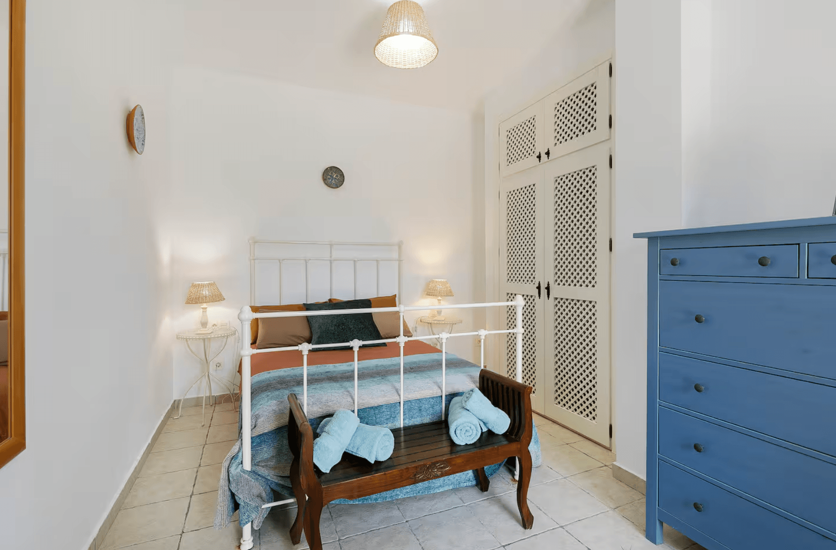 Double Bed Shared Sitting Area and Bathroom
